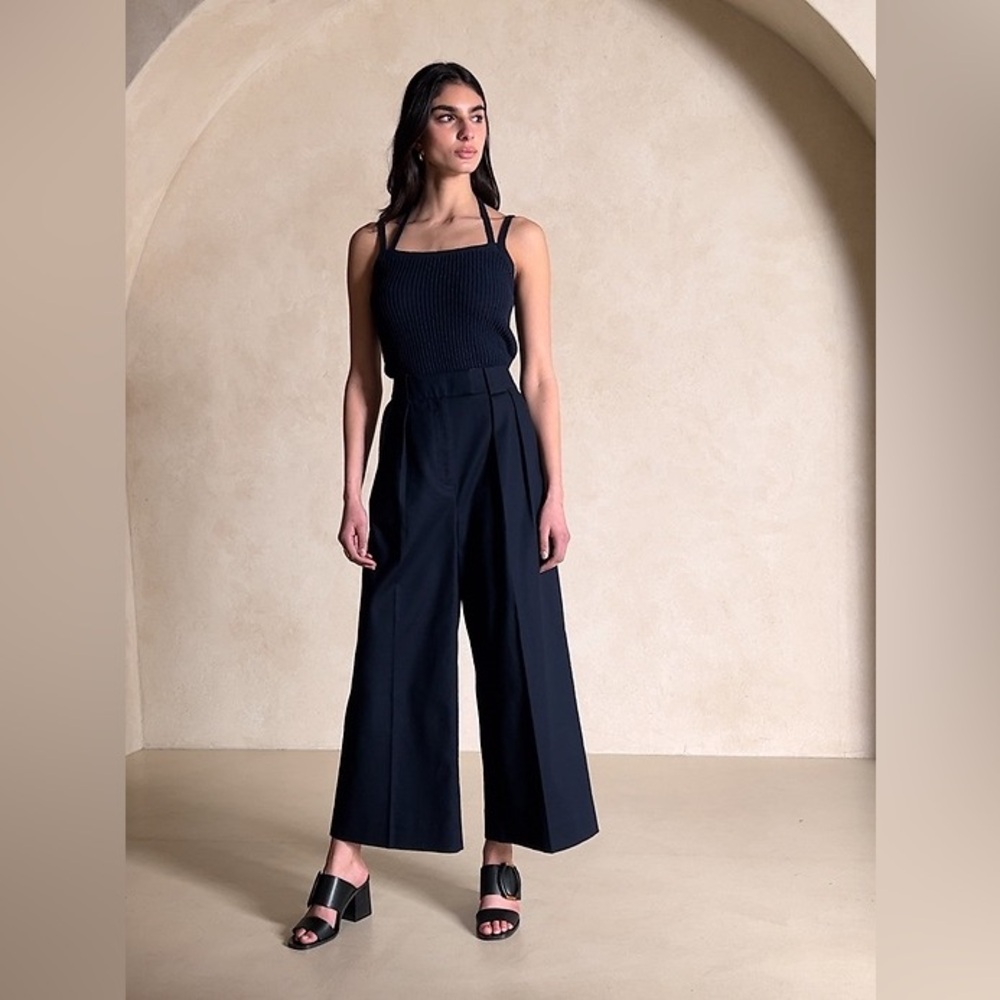 Banana Republic Cruise Cropped Pant in Navy Size 0